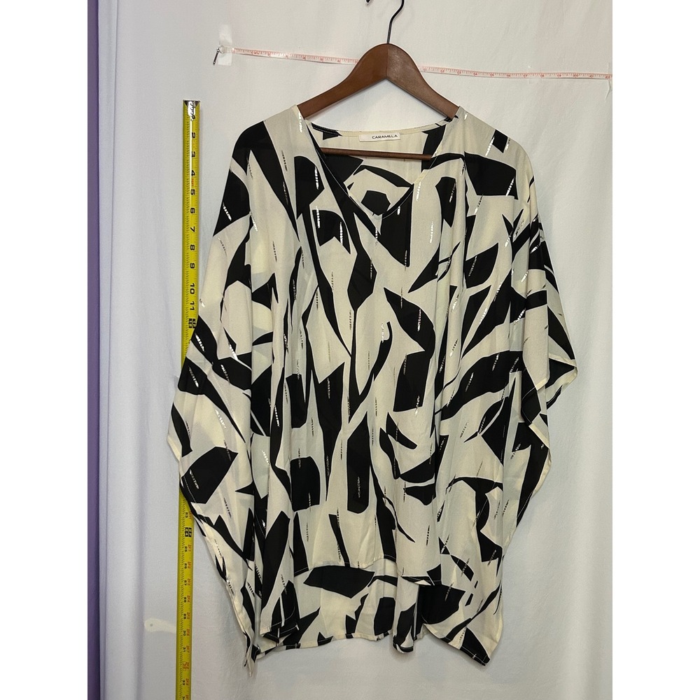 Caramela Women's Medium Black White Abstract Print‎ V-Neck Kaftan Top